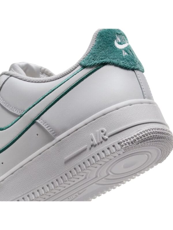 Men Air Force 1 '07 LV8 Sneakers